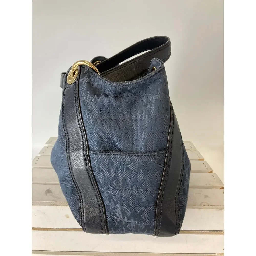 MICHAEL KORS LARGE NAVY CANVAS SIGNATURE PRINT SHOULDER BAG
